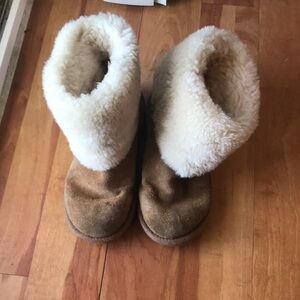 UGG Ellee Sheepskin and Leather Boot